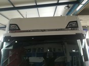 Rohr ber Sonnenblende mit LED passend fr Scania New Generation