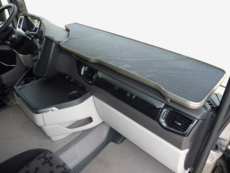 LKW-Tisch Scania S ab 2017 Ablagetisch durchgehend mit Antirutschmatte schwarz 
