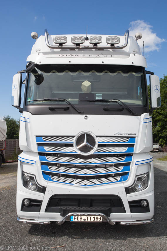 NEU - KUNSTLEDER FUßMATTEN FÜR MERCEDES ACTROS MP4 LKW