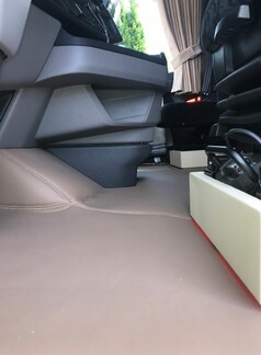Beleuchtete Sitzsockelverkleidung Holz mit LED passend fr Scania New Generation R+S Klappstuhl