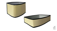 Ein Paar cremefarbene Sitzsockel aus Kunstleder mit schwarzer Umrandung.