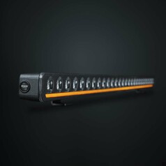 Strands NUUK D-LINE Lichtbalken in Schwarz mit klaren Linsen und leuchtendem orangefarbenem Positionslicht.