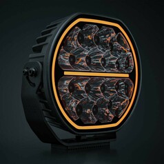 Strands Fernscheinwerfer "BIG ENERGY 2.0" mit gelbem Positionslicht.