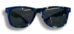 Sonnenbrille mit blauem Camouflage-Muster und dunklen Gl�sern.