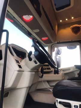 Beleuchtete Sonnenblendenabdeckung Scania NG mit Spiegel fr innen