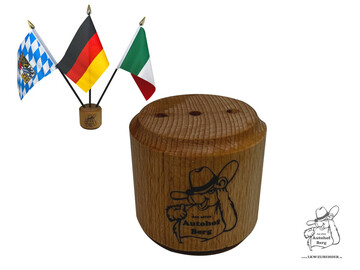 Flaggenständer für 3 Flaggen aus Holz <br />
"Berg Bär"
