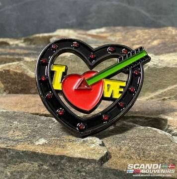 Scandi Pin leuchtendes Herz