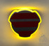 Auslieferung ohne Emblem (gelb beleuchtet)