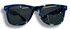 Sonnenbrille mit blau-grn-schwarz-weiem Muster und dunklen Glsern.