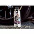 Nuke Guys Reifengel 500ml Flasche mit Comic-Motiv, daneben ein LKW-Reifen.