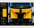Mann h�lt ein gro�es, gelbes Mikrofaser-Trockentuch vor einen LKW.